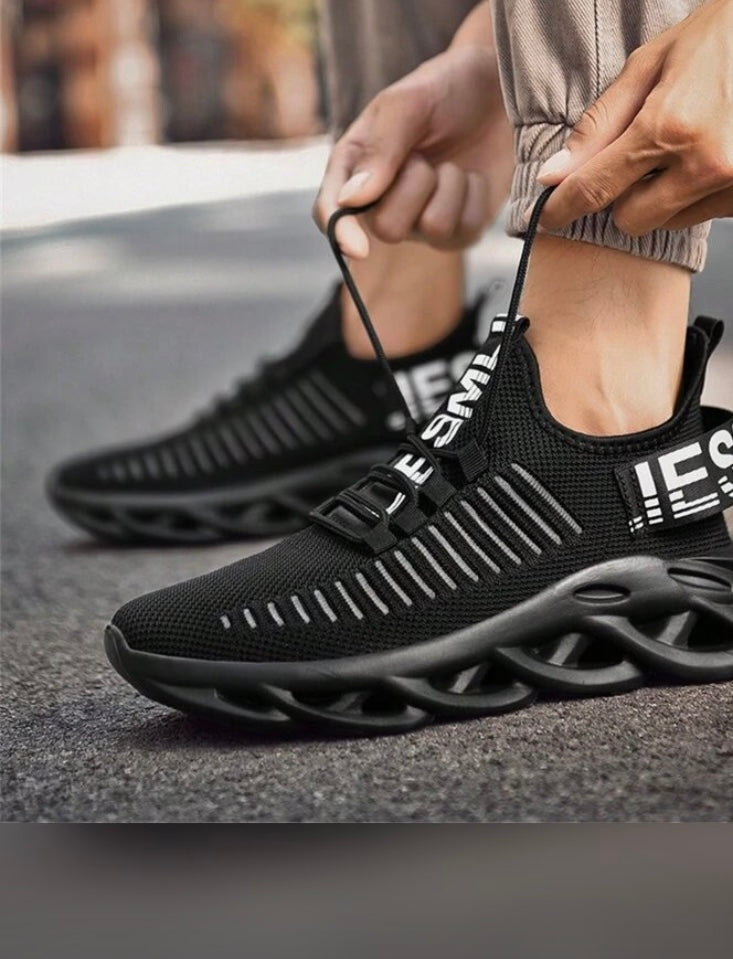 2025 Spring/Summer New Ultralight Breathable Couples Sneakers, Extra Large Men/Women Outdoor Casual Shoes, Running Shoes, Comfortable Hiking Shoes, MD + Herringbone Compound Outsole, Non-Slip & Durable, Soft & Comfortable, Random Pattern, Irregular Design